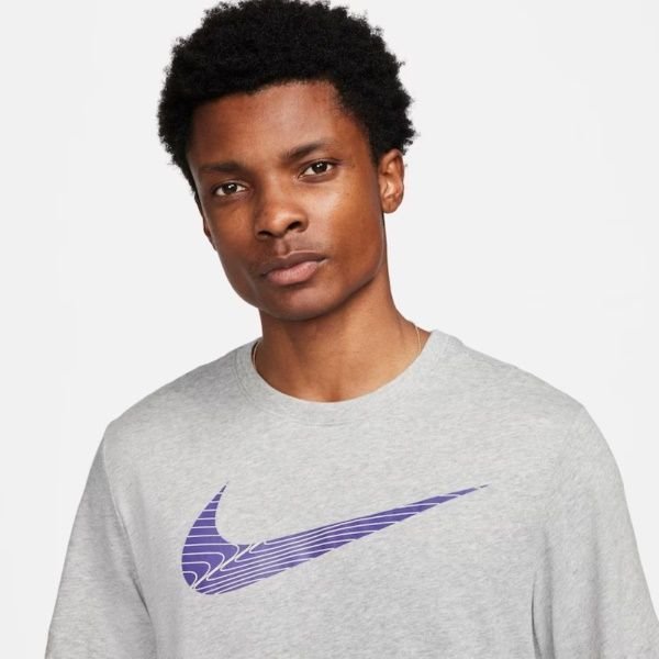 Camiseta Nike Manga Curta DF TEE 2 YR Swoosh Cinza