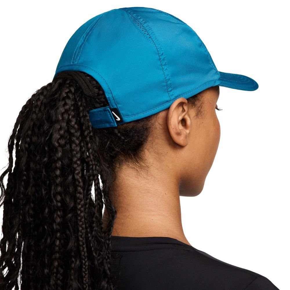 02 bone nike feather light azul