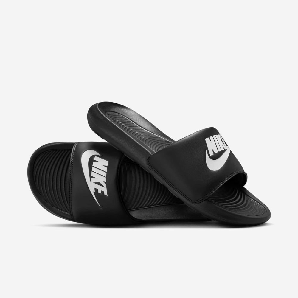 06 chinelo nike victori one slide preto branco